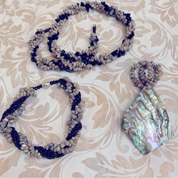 Abalone Shell Pendant Necklace Shells - Seed Beads - Black Stone Also Bracelet - Picture 10 of 10
